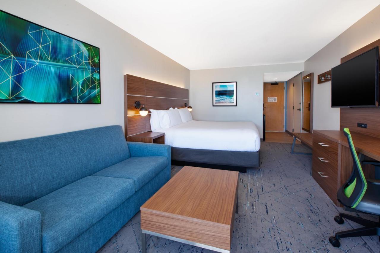Holiday Inn Express Hotel & Suites Virginia Beach Oceanfront, An Ihg Hotel Exterior photo