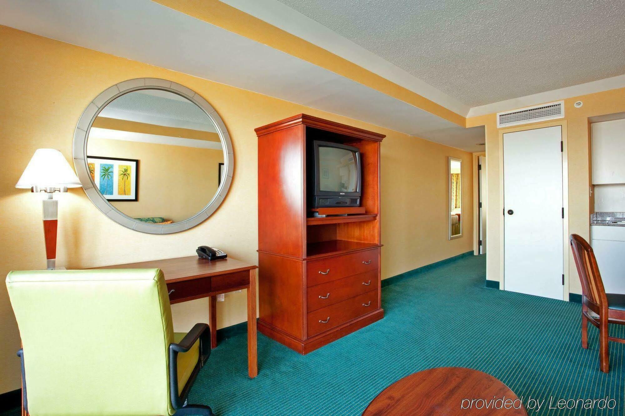 Holiday Inn Express Hotel & Suites Virginia Beach Oceanfront, An Ihg Hotel Room photo